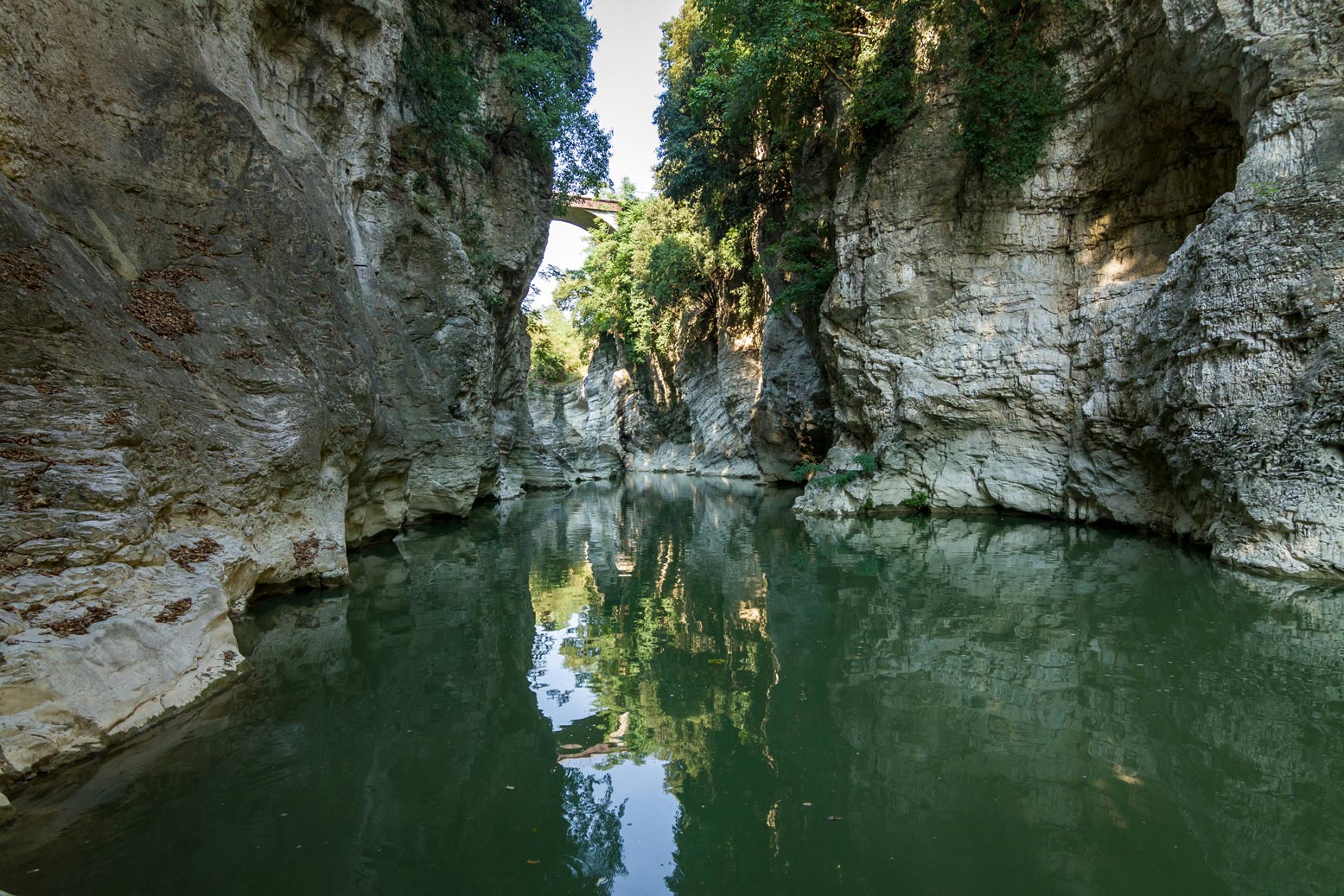 Vista dal Ponte dei Saltelli verso la valle e il fiume Metauro
